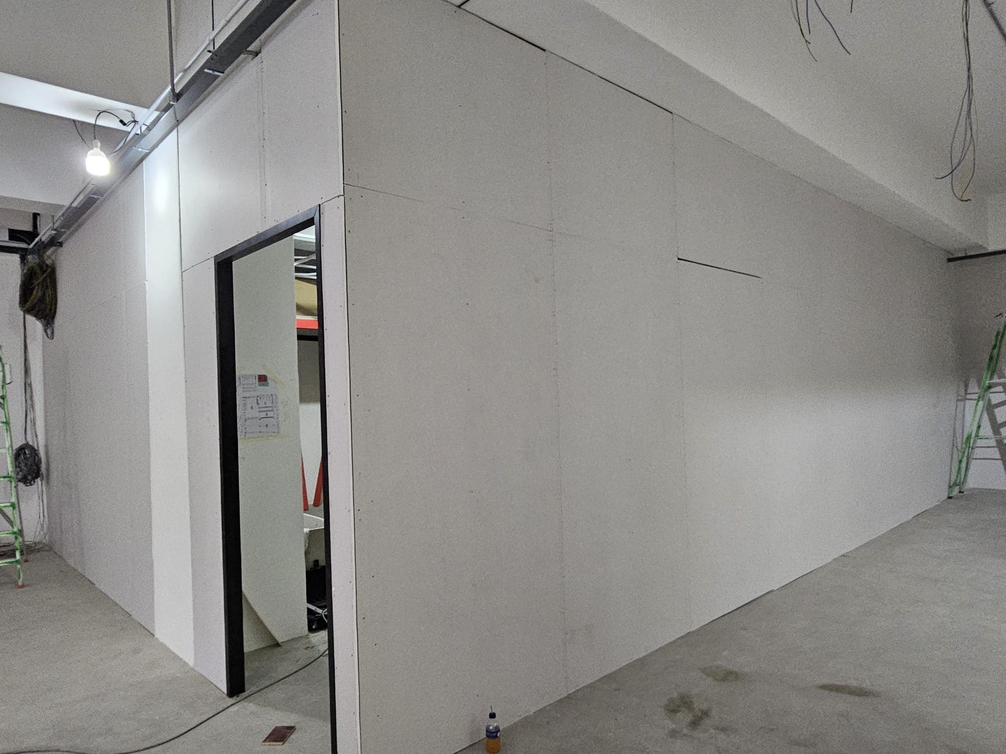 L‑Box & Coffered Ceiling