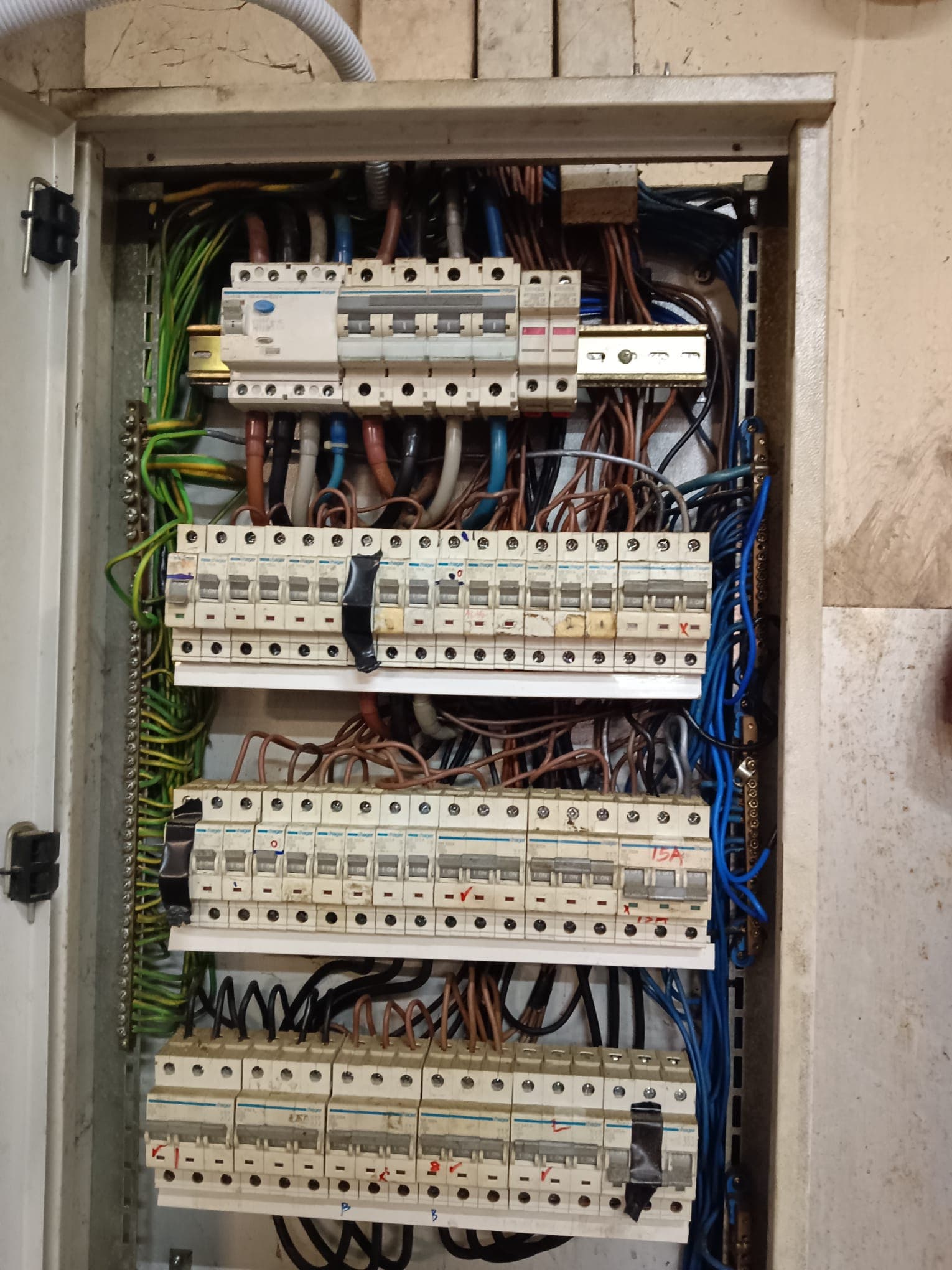 AR Handyman Service – Licensed Electrician for Home & Office